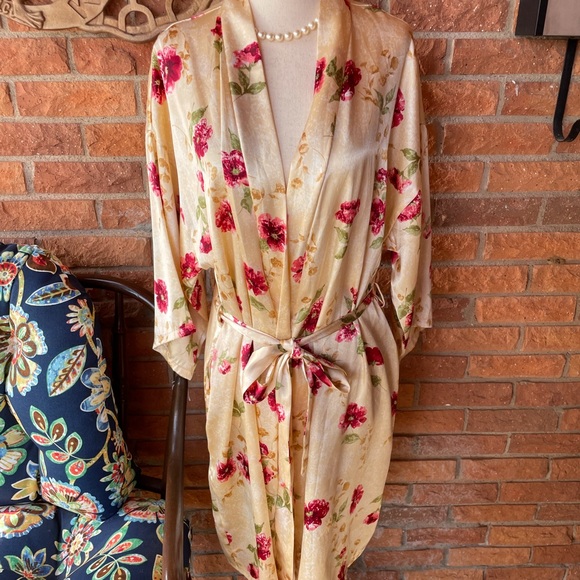 Alexandria Nicole • Medium • Floral • Gold/Red • Satin • Robe - Picture 2 of 15